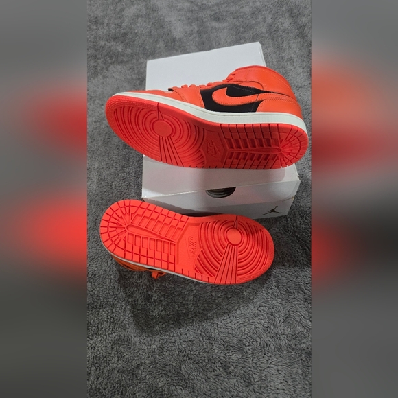 Nike Women's Sneakers in Orange and Black - Picture 3 of 8